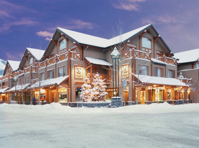 032_Kanada - Canada Dream Tours - Ski - Schoene Aussichten Touristik - Brewsters Mountain Lodge-JV_YBABM_exterior_006
